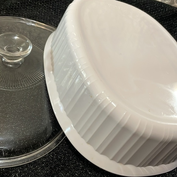 Pyrex glass serving dish with clear glass lid - Picture 7 of 11